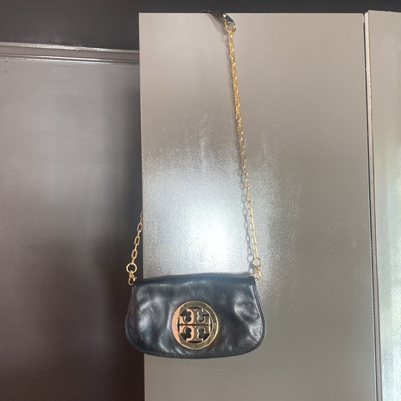 Tory Burch Designer clutch with gold chain and leather strap - Picture 2 of 8
